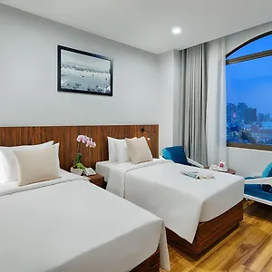 Hotel Happy Life Grand & Rooftop Skybar ****