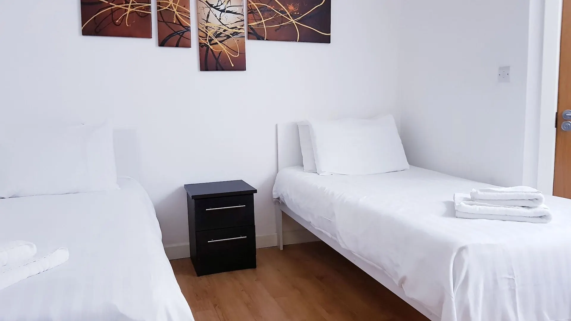 London Stay Apartments 3*,